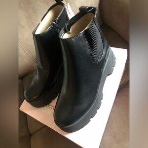 Sam and Libby Julia Chelse bootie . Woman’s size 8 
NWT.  Box not included.